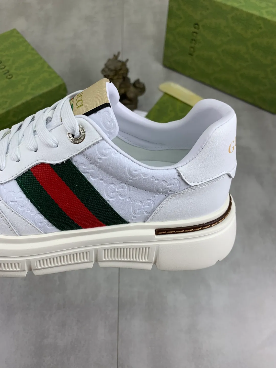 Men's shoes 💰P400💰[New style]🆘 The latest model from Gucci GUCCI official website🎁Classic casual and fashionable men's shoes👟Best model💥The style is simple and elegant, exclusive for trendy men. Unique official website latest brand elements👑Gucci original decoration, fashionable and generous, original soft calfskin fabric➕Comfortable soft first-layer pigskin lining ✅The official website specifies wear-resistant casual outsole, the classic model is photographed in real life🎬Color: 2️⃣colors available😍Number of codes: 38-44